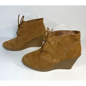 White Mountain Size 7.5 M Tan Suede Ankle Wedge Booties Rubber Sole Comfort